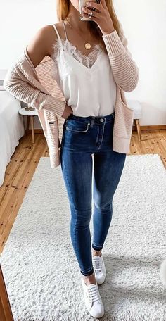 Trendy Outfits For Women, Cardigan Fall Outfit, Best Jeans For Women, College Outfit, Summer Trends Outfits, Cool Summer Outfits, Outfit Jeans, Date Outfits