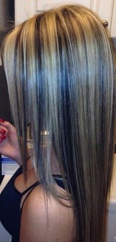 Platinum Blonde With Brown Highlights, Perfect Highlights For Brown Hair, Chunk Highlights Curly Hair, Chunk Highlights Brown Hair, Thick Blonde Highlights On Brown Hair, Early 2000 Hair, Early 2000s Highlights, Blonde Hair With Colorful Highlights, Cute Bleached Hair Ideas