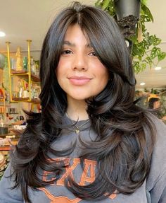 Fghj Feathered Layers, Haircuts For Long Hair With Layers, Long Shiny Hair, Hair Inspiration Long, Layered Haircuts For Medium Hair, Mom Hairstyles, Haircuts For Medium Hair