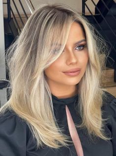 Long Soft Feathered Hair with Curtain Bangs Trendy Curtain Bangs, Bangs Ponytail, Long Shiny Hair, Blonde Bangs, Curtain Fringe, How To Style Bangs