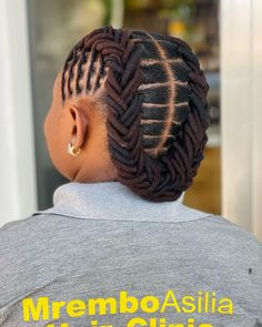 Mrembo asilia | hair clinic | protective styles | African threading styles never dissapoint 🙌🏽 Style suits both natural n relaxed hair 👌 Price:25,000/= Tunapatikana; (Bolt/Google… | Instagram Latest Dreadlocks Styles, African Threading, Dreadlocks Styles, Short Box Braids, Twist Braid, Hair Clinic