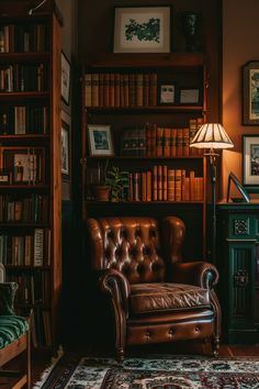 44 Cozy Reading Nook Ideas Moody Study, Comfortable Reading Nook, Reading Nook Ideas, Cozy Home Library, Timber Frame House, Dream Library, Nook Ideas, Library Room, Home Library Design