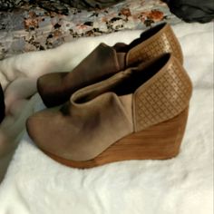 Women's Tan Wedges Size 8 Brand Nwot/Never Been Worn Tan Wedges, Womens Shoes Wedges, Wedge Shoes, Full Service, Wedges, Fast Delivery, Women Shoes, Women Shopping, Color