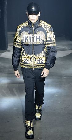 VERSACE X KITH Menswear Fall 2018 Ready-To-Wear Look #114 featuring CAMERON PORRAS Kith Menswear, Versace Owner, Best Caps, Donatella Versace, Mens Wear, Fashion 2018, Versace Men