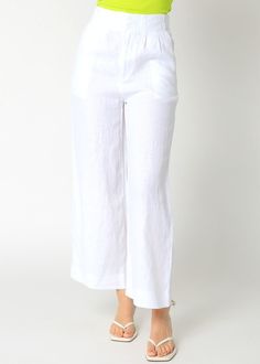 Find the Hampton's White Wide-Leg Pants at BohoPink.com! Cute white wide-length pants with pleated waist. Express shipping is available! White Wide Leg Pants, Trendy Bottoms, Pants Boho, Pants Cute, Trendy Pants, Boho Pink, Floral Midi Skirt, Pants White, Denim Accessories