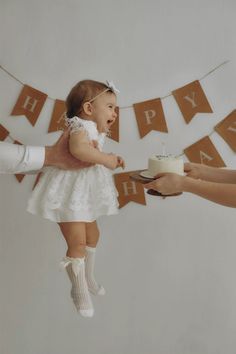 One Year Old Diy Photoshoot, First Birthday Photoshoot At Home, Diy 1st Bday Photoshoot, 1year Baby Photoshoot Ideas, One Year Photoshoot Ideas Indoor, 1 Year Smash Cake Girl, 1st Birthday Girl Cake Smash, Halfway To One Photoshoot Babygirl, First Birthday Pictures At Home