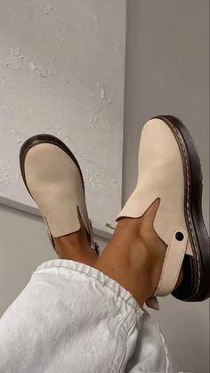 Fall Dress Ideas, Mode Shoes, Looks Pinterest, Fitness Style, Suede Mules, Shoe Inspo, Fall Dress, Vintage Fall, Fall Fits