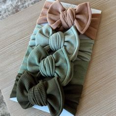 Baby Girl Style, Diy Baby Bows, Diy Headbands, Headband Wrap, Green Sage, Knit Headband, Diy Headband, Headband Styles, Baby Head