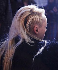 Backstage at DKNY, we couldn't believe our eyes. A model with an undercut? At DKNY? Turns out all the long hours we'd put into Fashion Week had made us delusional. In actuality, we'd just spotted one crazy-cool braided 'do. (It's the hairstyle that… Vikings Hair, Braid Inspiration, Rock Punk, Long Blonde, Long Blonde Hair, Hair Envy, 영감을 주는 캐릭터, Undercut