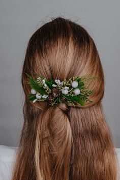 Embrace the natural beauty of a winter woodland with this handcrafted forest-inspired hair comb. Featuring a delicate arrangement of faux pinecones, evergreen sprigs, and silver accents, this bridal hairpiece adds a touch of winter charm to your wedding day. Perfect for brides or bridesmaids looking for a rustic, nature-inspired accessory. Size : weith 3 inch x length 3.50 inch VITAL DETAIL -Every floral piece is carefully handcrafted with the same elements, though each is arranged slightly uniquely. This is the enchantment of handmade, one-of-a-kind products. Due to the nature of dried flowers, the color may subtly differ from one bouquet to another. -Given that our creations are crafted from dried and preserved flowers, you may notice a few stems falling during shipping. Be assured, we t Silver And Green Wedding, Forest Wedding Hair, Winter Forest Wedding, Winter Woodland Wedding, Fall Stem, Bridal Hairpiece, Wedding Hair Comb, Winter Woodland, Wedding Accessory