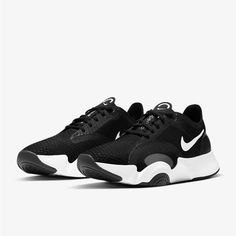 New With Tags Fitness Classes, Womens Training Shoes, Hype Shoes, Colorful Shoes, Black Trainers, Nike Shoes Women, Nike Store, Nike White, Foam Cushions