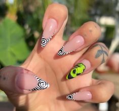 Oogy Boogie Nails, Oogie Boogie Nails Almond, Oggy Boggy Nails, Halloween Nails Tim Burton, Ogie Bogie Nails, Ophir Boogie Nails, Tim Burton Nails Acrylic