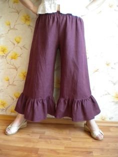 boho ruffle pant, wide leg linen pant bloomer, womens linen pant knickers, loose baggy linen trouser Italy Wardrobe, Prairie Chic, Salwar Pants, Kurti Sleeves Design, Womens Pants Design, Ruffle Linen, Salwar Designs, Linen Pant, Designer Kurtis