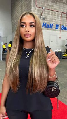 Honey Blonde And Caramel Highlights On Black Women, Brown Blonde Wig Black Women, Bayalage Black Women, Sew Ins With Color, Beyoncé Hair Color, Light Brown Sew In, Balayage Hair On Black Women, Blonde Hair On Light Skin Black Women, Blonde Sewin