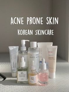 Discover the perfect Korean skincare routine designed for acne-prone skin. These gentle yet effective products focus on soothing, hydrating, and balancing your skin, helping to reduce acne and inflammation while promoting a healthy glow. Featuring heartleaf extract, calming toners, lightweight essences, and hydrating creams, this lineup is ideal for those seeking a clear, radiant complexion. Try this Korean-inspired skincare routine to tackle acne and enjoy smooth, refreshed skin.#KoreanSkincare #AcneProneSkin #SkincareRoutine #KBeauty #ClearSkin #SkincareEssentials #SoothingSkincare #GlowUp Korean Skincare Essentials, Korean Skincare For Dehydrated Skin, South Korean Skin Care, Korean Skincare Products For Acne, Best Cleanser For Acne Prone Skin, Korean Skincare Acne Prone Skin, Good Korean Skincare Products, K Beauty Skin Care Products, Korean Beauty Aesthetic