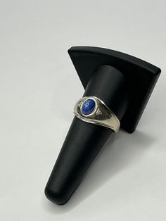 Vintage 14K White Gold Blue Star Sapphire & Diamond Men's Ring. This ring features an oval cut blue star sapphire stone measuring 8mm x 5.75mm (approximatemly 1.75 carats) and two round cut diamonds. The ring is a size 10 and weighs a total of 6.28 grams. Ring is tested and stamped 14k gold. This pre-owned vintage ring is in good condition and is ready to be worn! Ring is exactly as shown in photos. THIS ITEM WILL BE SHIPPED WITH INSURANCE Willing to answer any questions and send more pictures i Midnight Blue Star Ring, Star Sapphire Stone, Blue Star Sapphire, Star Sapphire, Sapphire Stone, Men's Ring, Vintage Ring, Blue Star, Sapphire Diamond