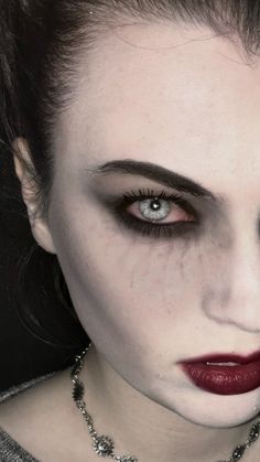 Halloween Costume With Cool Makeup, Vampire Contour Makeup, Subtle Vampire Costume, Realistic Vampire Costume, Halloween Subtle Makeup, Realistic Vampire Makeup, Vampire Costume Hair, Vamp Makeup Halloween