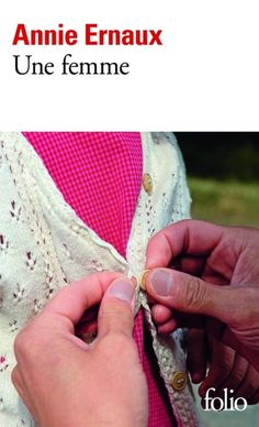 an image of someone sewing something on the cover of a book that is written in french