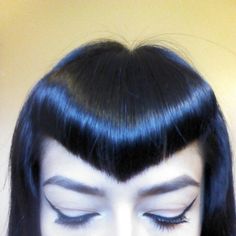 #vbangs Pointed Bangs Goth, Cobra Bangs, V Shaped Bangs Goth, Gothic Haircut Short, Pointy Bangs, Vampire Bangs Short Hair, Triangle Bangs Goth, V Shaped Bangs, V Bangs Goth