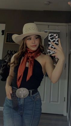 Spring Western Outfits, Pbr Outfit For Women, Western Photoshoot Outfits, Ootd Vaquero, Outfit Vaqueros, Outfit Mexicano, Outfit Vaquero, Outfit Botas, Western Fits