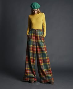 PANTALON CUADROS COLORES Style Année 20, Gingham Outfit, Tartan Fashion, Tartan Pants, Smart Office, Scottish Fashion, Mode Boho, Fashionable Outfits, Look Vintage