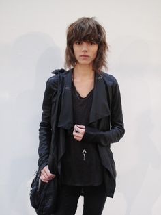 Maybe soon Freja Beha, Freja Beha Erichsen, Grunge Goth, Grunge Hair, Glam Rock, Dark Fashion, Hair Today, Hairstyles With Bangs, New Hair