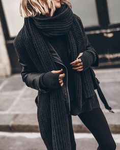 MIKUTA - Face lower temperatures in style with our MIKUTA Winter Collection. From cozy scarves to oversized bombers, we've got you covered this season. | Facebook Minimalist Moda, Knit Gloves, Neue Outfits, Black Clothing, Winter Mode, Mode Inspo, Edgy Outfits, Looks Style, Mode Inspiration