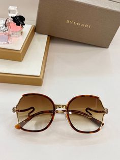 Size: Standard Size It comes with Dust box, Care manual, Tag, and Paper bag. Elegant Brown Rectangular Sunglasses, Designer Sunglasses With Gradient Lenses For Everyday, Funky Glasses, Paper Bag, Clutch Bag, Things To Come, Shoulder Bag