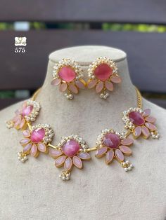 New Earrings Designs Gold, Gold Earring Design For Women, New Earrings Designs, Earring Designs Gold, Earrings Gold Design, Gold Earring Stack, Latest Gold Earrings, Vintage Indian Jewelry, Bridal Jewelry Sets Brides