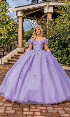 Lilac purple off the shoulder quinceanera a-line ball gown with sweetheart neckline. Quince Purple, Floral Ballgown, Purple Quinceanera Dresses, Off Shoulder Ball Gown, Quince Dress, Dresses Purple, Dresses Quinceanera, Body Measurement, Quinceanera Dress