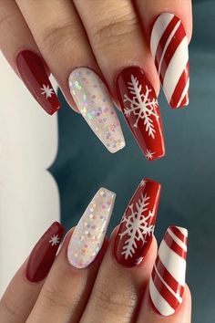 Best Red Nail Polish, Christmas Nails 2019, Christmas Acrylic Nails, Xmas Nail Designs, Candy Cane Nails, Red Christmas Nails