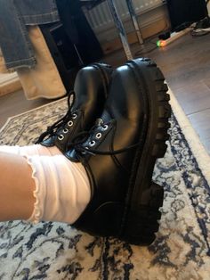 Comfy Shoes For School, Everyday Black Shoes, Cute Black Work Shoes, Cute Black Shoes For School, Aesthetic Shoes For Women, Cute School Shoes Black, 80’s Shoes, Black Fancy Shoes, Cute And Comfy Outfits For School