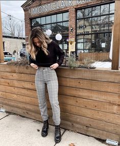 Checkered Grey Pants Outfit, Black And Grey Plaid Pants Outfit, Gray Checkered Pants Outfit, Grey Plaid Pants Outfit Work, Grey Check Trousers Outfit, Gray Plaid Pants Outfit, Punk Business Casual, Grey Plaid Pants Outfit, Punk Professional