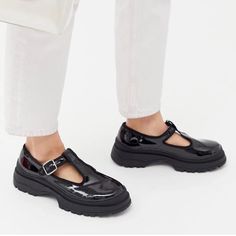 New Urban Outfitters Patent Chunky T-Strap Oxford. Cute And Comfy! Definitely Gives Me Wednesday Addams Vibes. Strappy Platform Heels, Snake Print Boots, Leopard Print Boots, Faux Fur Slides, Beige Sandals, Platform Espadrille Sandals, Urban Outfitters Shoes, Lug Sole Boots, Clog Heels