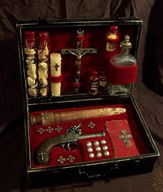 1800s vampire-hunting kit Real Vampires, Victorian Vampire, Vampire Goth, Vampire Hunter, Vampire Slayer, Monster Hunter, Dracula, 그림 그리기