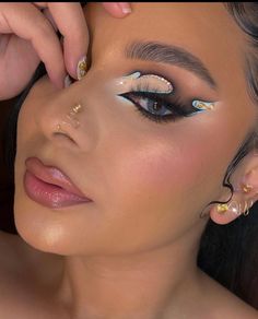 Negative Space Makeup, Makeup Looks Photoshoot, Haloween Mackup Ideas, Creative Eye Makeup Ideas, Fantasy Makeup Looks, Futuristic Makeup, Makeup 2023, Maquillage Yeux Cut Crease, Eye Makeup Images