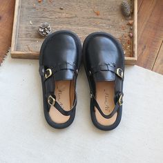 Gender: Women Item Type: Sandals Main Material: Cowhide Style: Casual, Classic, Retro Season: Summer Heel Type: Flat Outsole Material: Rubber Heel Height: Low Heel (1-3 cm) Size Length cm inch 35 22.5 8.86 36 23 9.06 37 23.5 9.25 38 24 9.45 39 24.5 9.65 40 25 9.84 Velcro Sandals, Women Summer Casual, Shoes 2023, Girls Heels, Summer Heels, Hype Shoes, Shoe Insoles, Rubber Heels, Back Strap