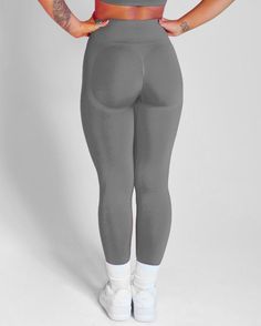 Material:95%Polyester+5%Spandex -Going to a workout isn't always easy. But managing your way into Summer Workout Quick-drying and Thinning Elastic Professional Sports Seamless Yoga Pants will be fun as usual!  -These thinning and quick-drying pants are a must for a long day at the gym, hot yoga, or any other sweaty workout. The comfortable faric holds its shape for a flattering look, and the no-sag fabric ensures comfort throughout your workout.  -The high waist design will keep your body silhou Sweaty Workout, Yoga Bottoms, Quick Dry Pants, Sweaty Workouts, Fitness Leggings, Summer Workout, Leggings Women, Hot Yoga, At The Gym