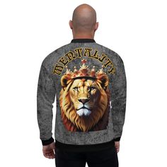 Adicione um pouco de energia ao seu guarda-roupa com esta jaqueta bomber unissex IR – design King Mentality Print. Use-o sobre uma camiseta básica ou coloque-o sobre um moletom com capuz quente - ficará ótimo de qualquer maneira. Com um velo escovado por dentro e um corte unissex descontraído, esta jaqueta Bomber é a coisa dos seus sonhos, então seja rápido em pegar uma!



 • 100% Poliéster

 • Peso do tecido: 220 g/m² (6,49 onças/jarda²), o peso pode variar em 5%

 • Tecido de lã escovado no interior

 • Ajuste unissex

 • Costuras overlock
 
• Fita de pescoço resistente Guia de tamanho






 PEITO (polegadas)


 Cintura (polegadas)


 QUADRIS (polegadas)







 XS


 34⅝

 26 ¾

 37






 S


 36¼

 28 ⅜

 38⅝






 M


 37¾

 29⅞

 40 ⅛






 eu


 41

 33⅛

 43¼






 XL


 44⅛ King Mentality, Mustard Seed Faith, Let It Out, Shoes For Leggings, Crop Top Tees, Plus Size Leggings, Leggings Kids, Basic T Shirt, Bosnia And Herzegovina