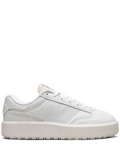 white calf leather tonal design logo lettering logo patch at the tongue branded footbed front lace-up fastening round toe chunky rubber sole New Balance Textured Sole Lace-up Sneakers, Classic Lace-up Platform Sneakers With Embossed Logo, Classic White Platform Sneakers For Streetwear, New Balance White Modern Sneakers, Modern White New Balance Sneakers, New Balance Platform Sneakers With Textured Sole, New Balance Sporty Platform Sneakers With Textured Sole, New Balance Platform Sneakers For Sports With Branded Insole, Modern White Custom Sneakers With Rubber Waffle Outsoles