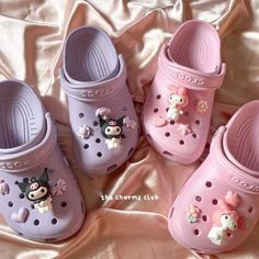 Crocs Store, My Melody And Kuromi, Crocs Ideas, Melody And Kuromi, Hello Kitty Shoes, Kitty Clothes