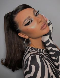 Zebra Makeup, Vogue Makeup, Prom Eye Makeup, Bold Makeup Looks, Model Makeup, Top Makeup Products, Bold Makeup