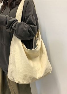 Shoulder Bag Outfit, Canvas Satchel, Over The Shoulder Bags, Canvas Crossbody Bag, Bags Aesthetic, Satchel Handbag, Mode Inspo, Satchel Handbags, Canvas Shoulder Bag