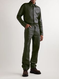 Bottega Veneta’s shirt has been brilliantly woven using the house's time-honoured intrecciato technique. It's made from supple dark-green leather and minimally detailed to let the craftsmanship do the talking. We carry the matching trousers in our edit, too. Leather Shirt Men, Bottega T Shirt, Bottega Men, Bottega Veneta Fall 2024, Bottega Veneta Tshirt, Bottega Veneta Shirt, Mens Leather Shirt, Brown Shirt, Bottega Veneta Intrecciato