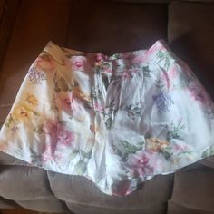 Super Soft An Lightweight. Beautiful Colorful Flowers. Perfect For Summer Days An Nights. Asymmetrical Skort, Cheeky Shorts, Black Skort, Forever 21 Jeans, Ripped Denim Shorts, Black Jean Shorts, Corduroy Shorts, Acid Wash Jeans, Flowy Shorts