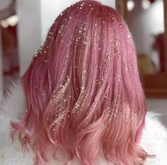 Hair Glitter Ideas, Nye Hairstyles, Glitter Ideas, Trendy We Fryzurach, Hair Glitter, Hair Tinsel, Festival Hair, Glitter Hair, Grunge Hair