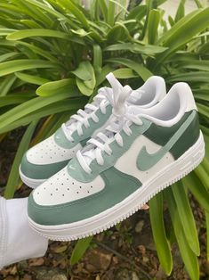 Nike Jordan Custom, Cute Nike Air Jordans, Chte Shoes, Pretty Nike Shoes, Trending Women Shoes, Cute Nikes For Women, Cool Shoes Nike, Custom Air Force One, Cute Green Clothes