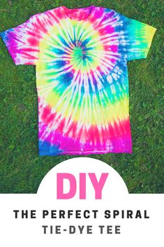 the perfect spiral tie - dye t - shirt is shown with text overlay that reads diy