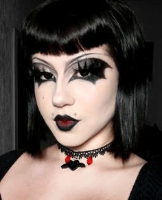 Trad Goth Bat Makeup, Emo Drag Makeup, Eccentric Makeup Ideas, Trad Goth Eyebrows, Goth 80s Makeup, Classic Goth Makeup, Trad Goth Makeup Black Women, Trad Goth Makeup Ideas, Makeup Looks Gothic