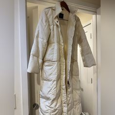 Light Puff Winter Jacket . Zip, Hood, Pockets. See The Pics For The Marks Long Winter Jacket, Long Winter, Max Mara, Cream White, Puffer, Winter Jackets, Jackets & Coats, Jackets For Women, Cream